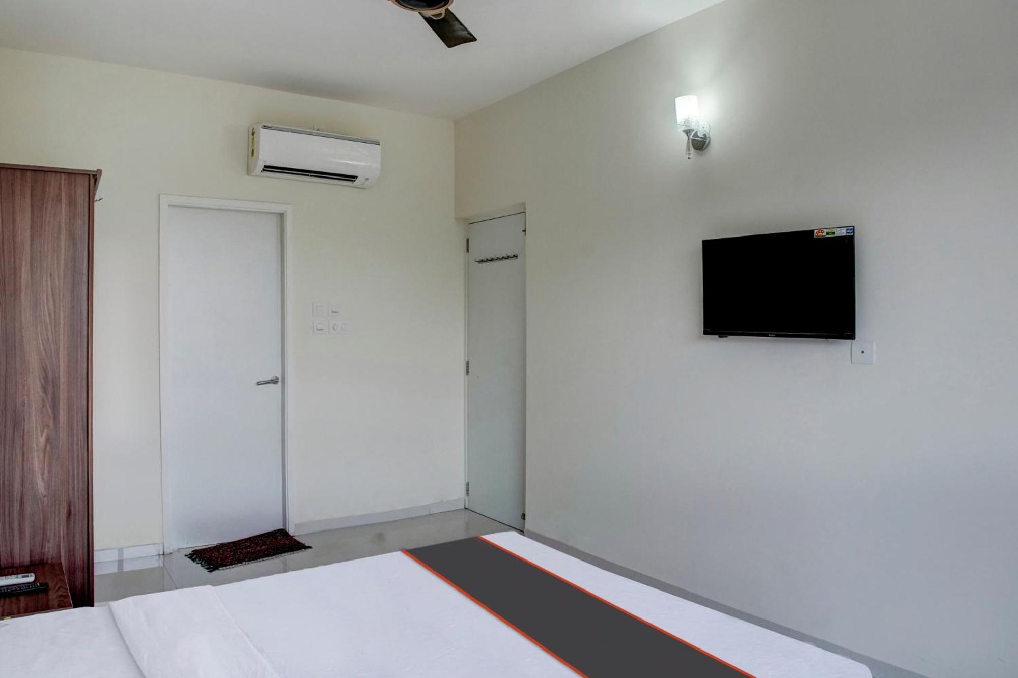 Flagship Santoshi Holiday Home ダボリム エクステリア 写真