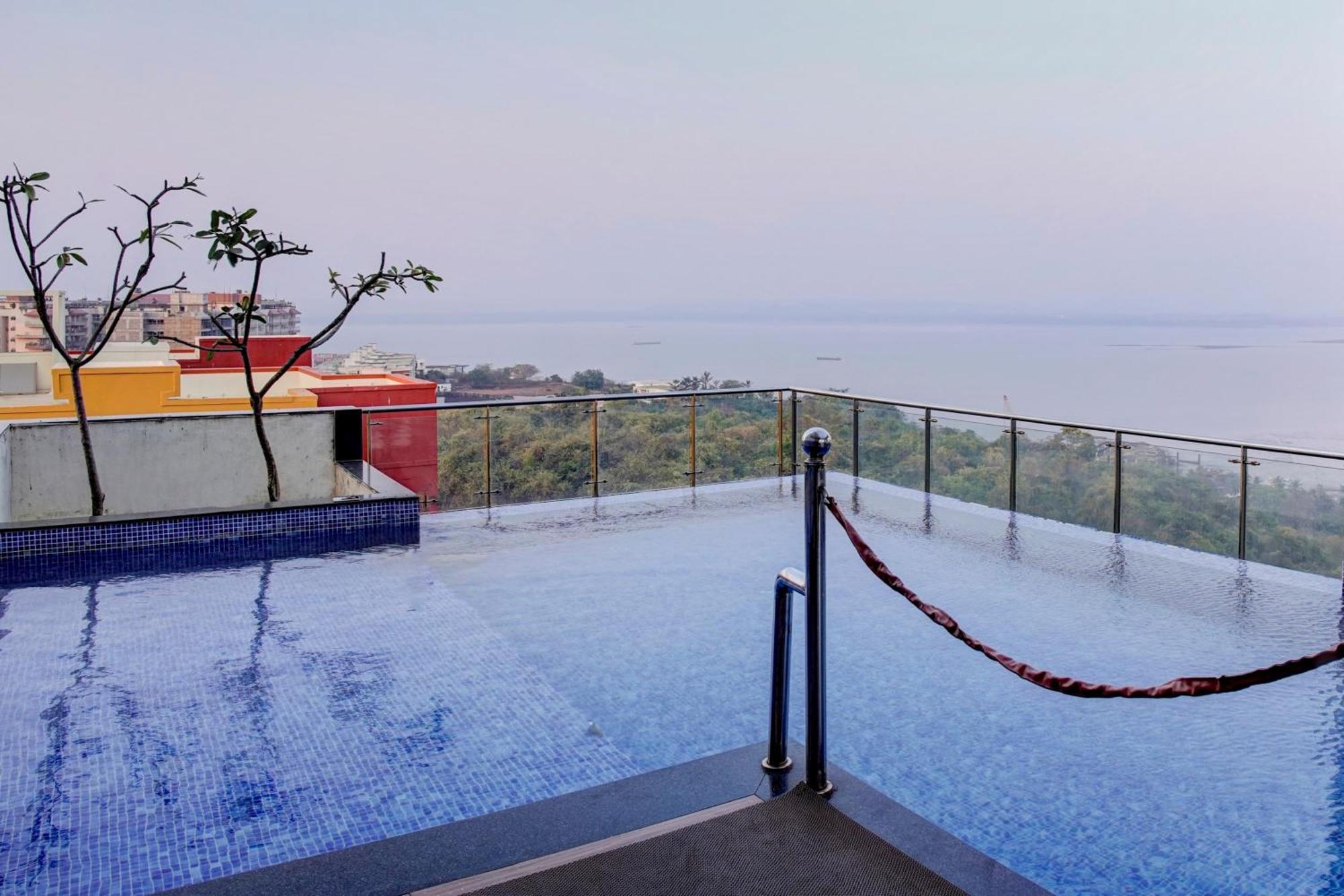 Flagship Santoshi Holiday Home ダボリム エクステリア 写真